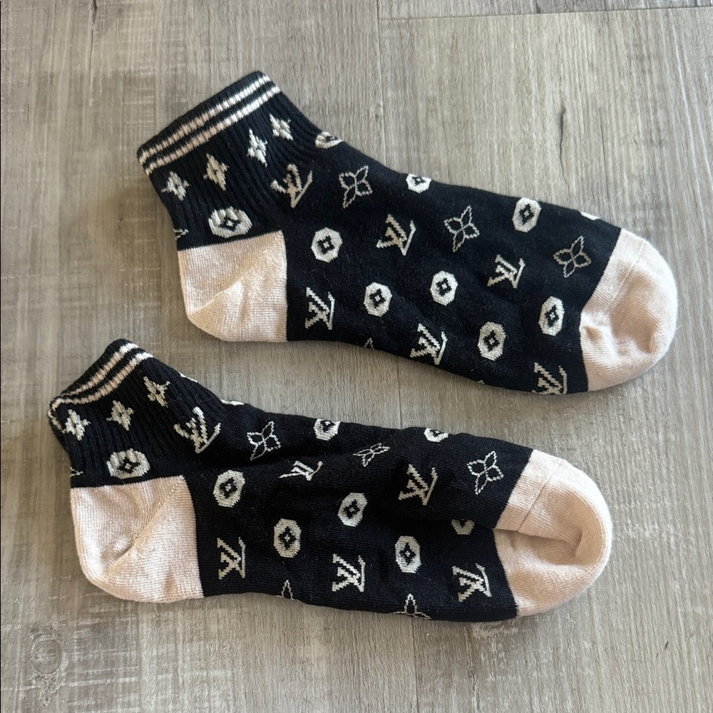 Faux logo ankle socks